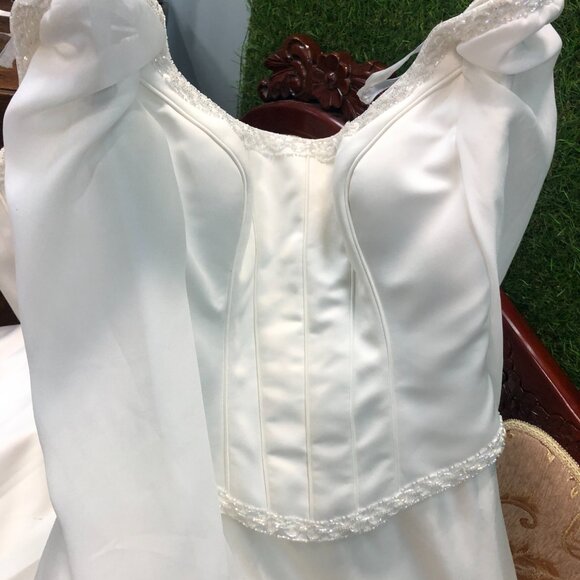 Bridgerton Wedding Dress, BELL LONG SLEEVE, Square Scoop Neck, Aline Ballgown - Picture 15 of 15